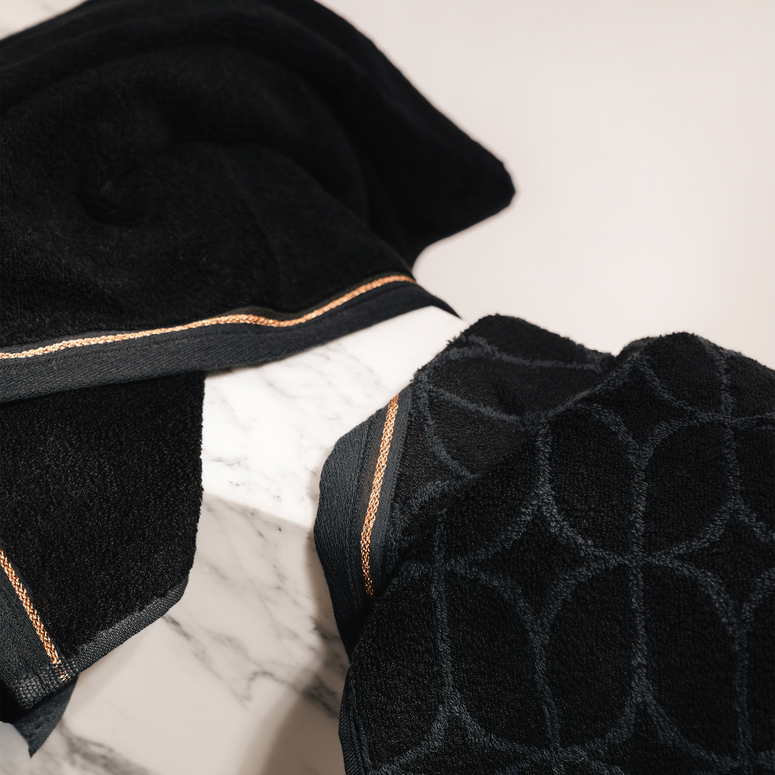 tuch, handtuch, textur, dunkel, geometrisch, Frottier-Set, Schal, Hochwertige Textilien, schwarz, Karo-Struktur, tuch, bad, schwarz, strukturiert, quilted, tuch, badetuch, schwarz, velvet, geometrisches muster, towel, bath, black, velvet, cropped, handtuc