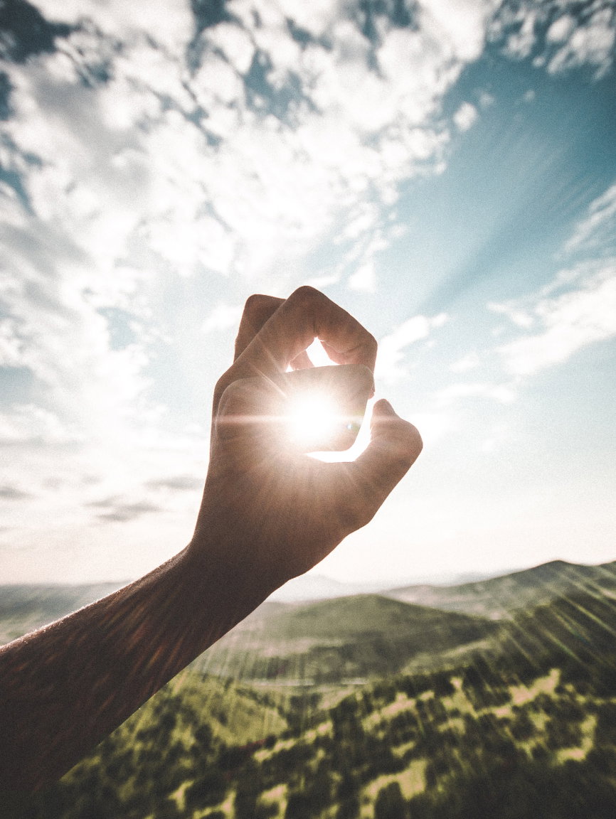 Hand vor Sonne