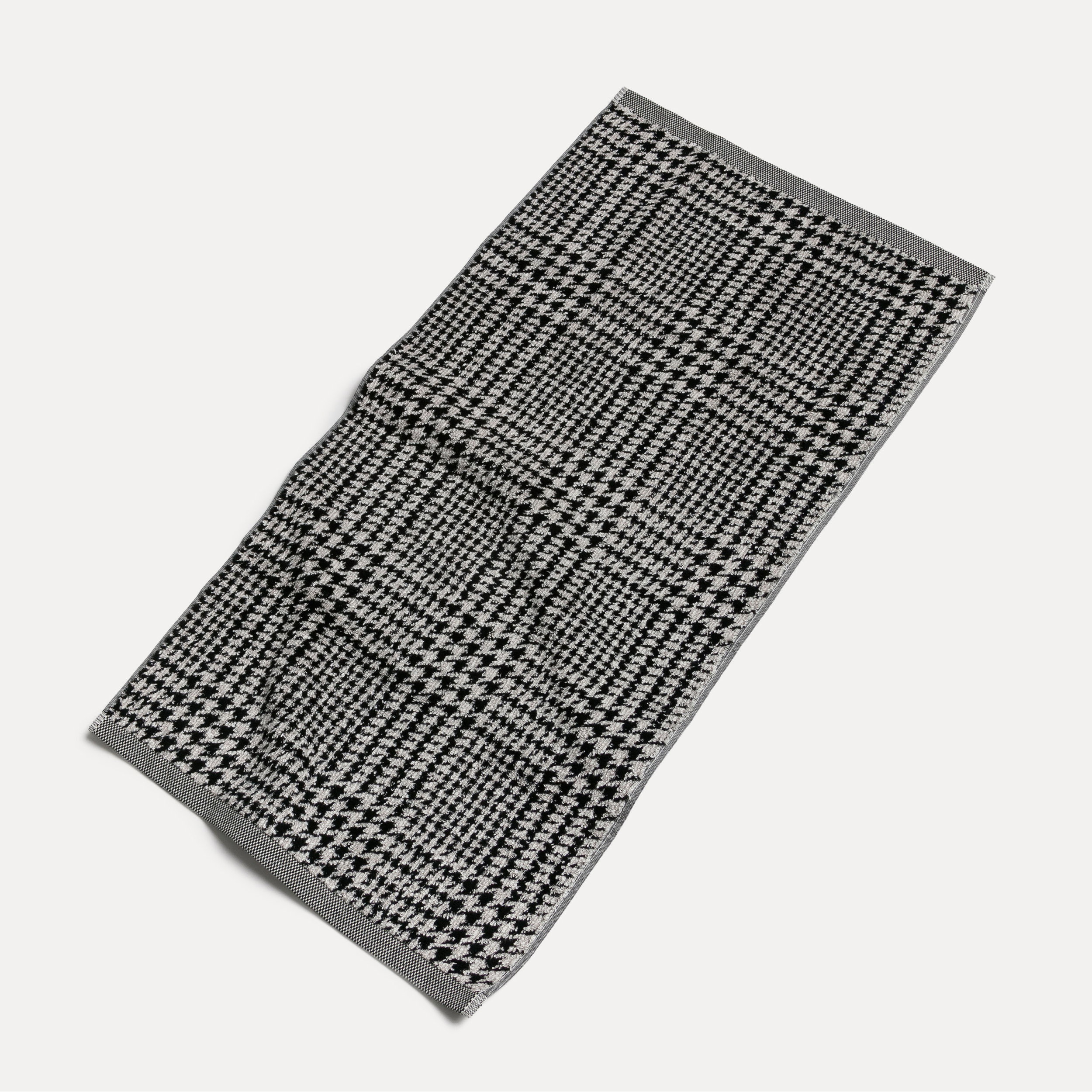Houndstooth-Schal, Kariertes Muster, Schwarz-Weiß, Strickschal, Winterzubehör, Herren Schal, Houndstooth Muster, Schwarz-Weiß, Vorne Seitenkanten, Weiches Garn