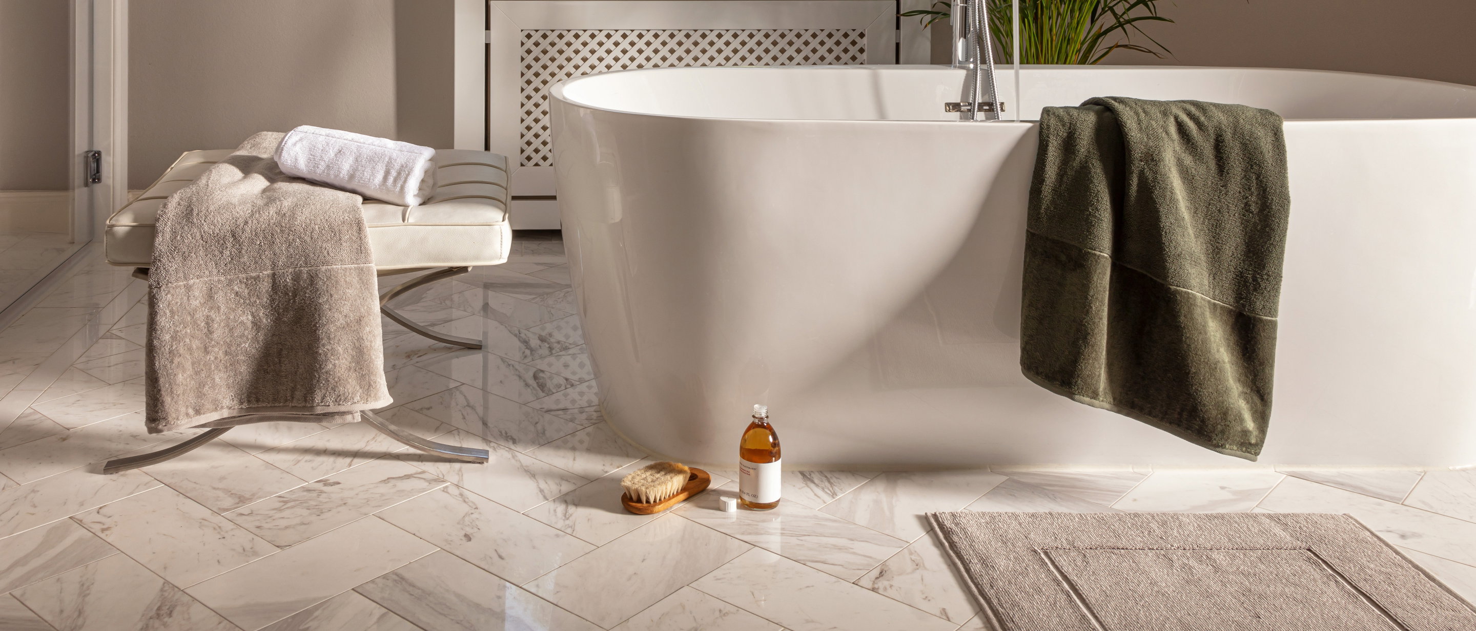badewanne, badzimmer, handtücher, bürste, seife
