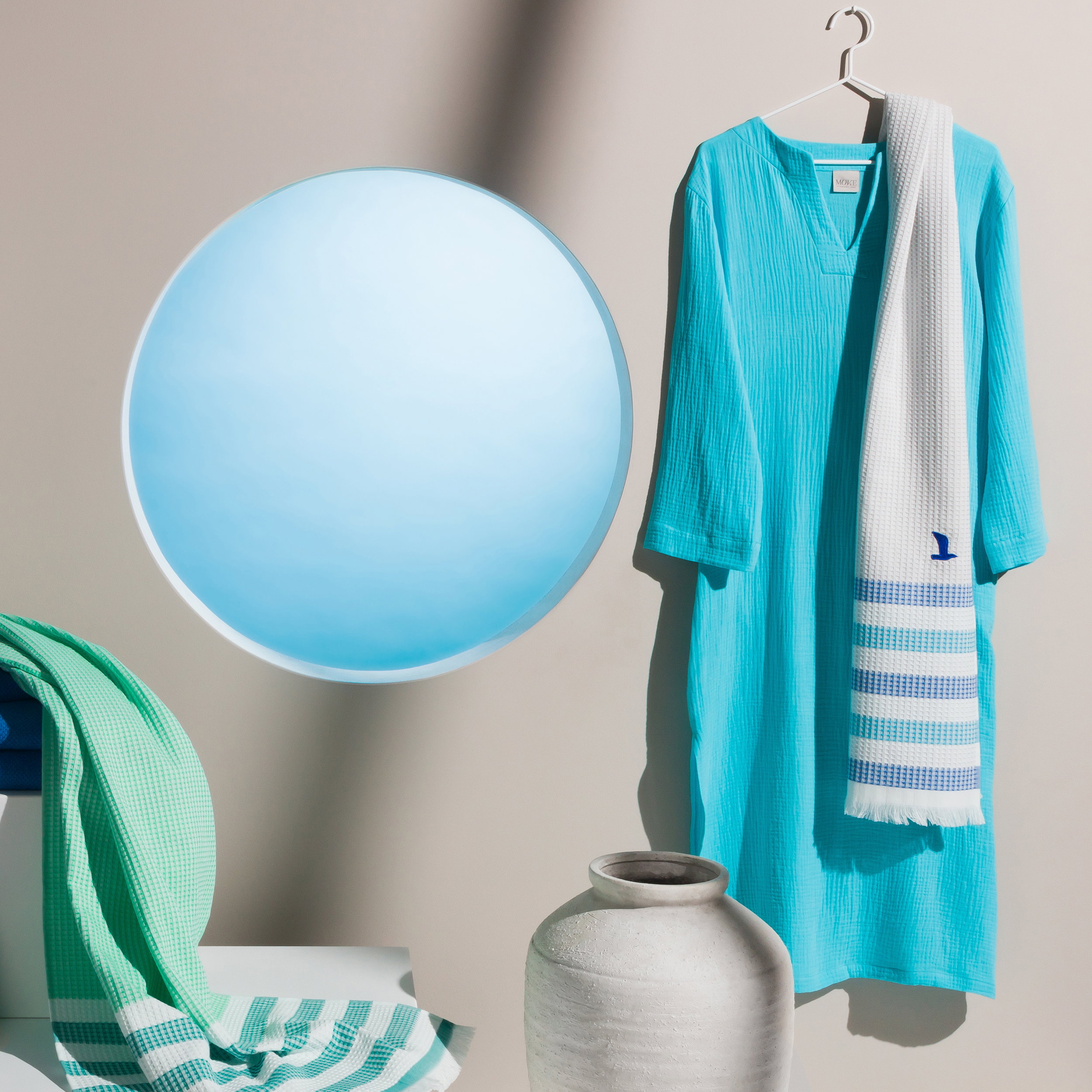 Hängerock, Kleider, Bademantel, Tuch, Vase, robe, turquoise, bathroom, towel, lamp