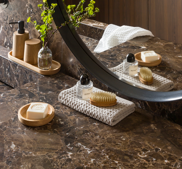 Badezimmer-Accessoires, Holz-Seifenschale, Seifenspender, Körperbürste, Strukturiertes Handtuch