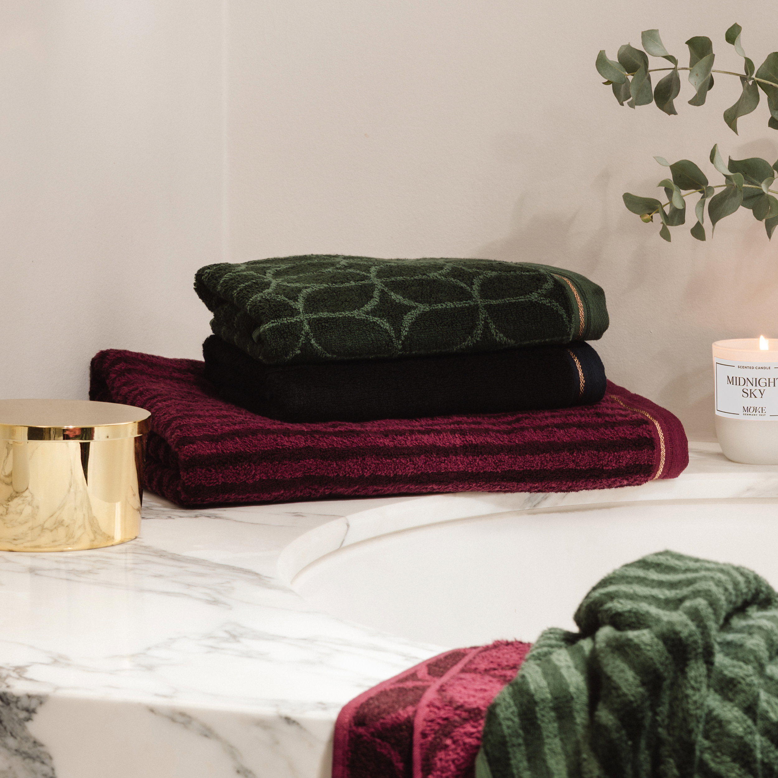 Handtücher, Thermo-Tücher, Grün, Rot, Geometrisch Muster, handtuch, Badetuch, grünes Tuch, dunkles Grün, geometrisches Muster, tücher, badetuch, grünes towel, burgunderfarbener towel, gemustertes towel, Handtücher, Badetuch, Grünes Tuch, Gemustertes Tuch,