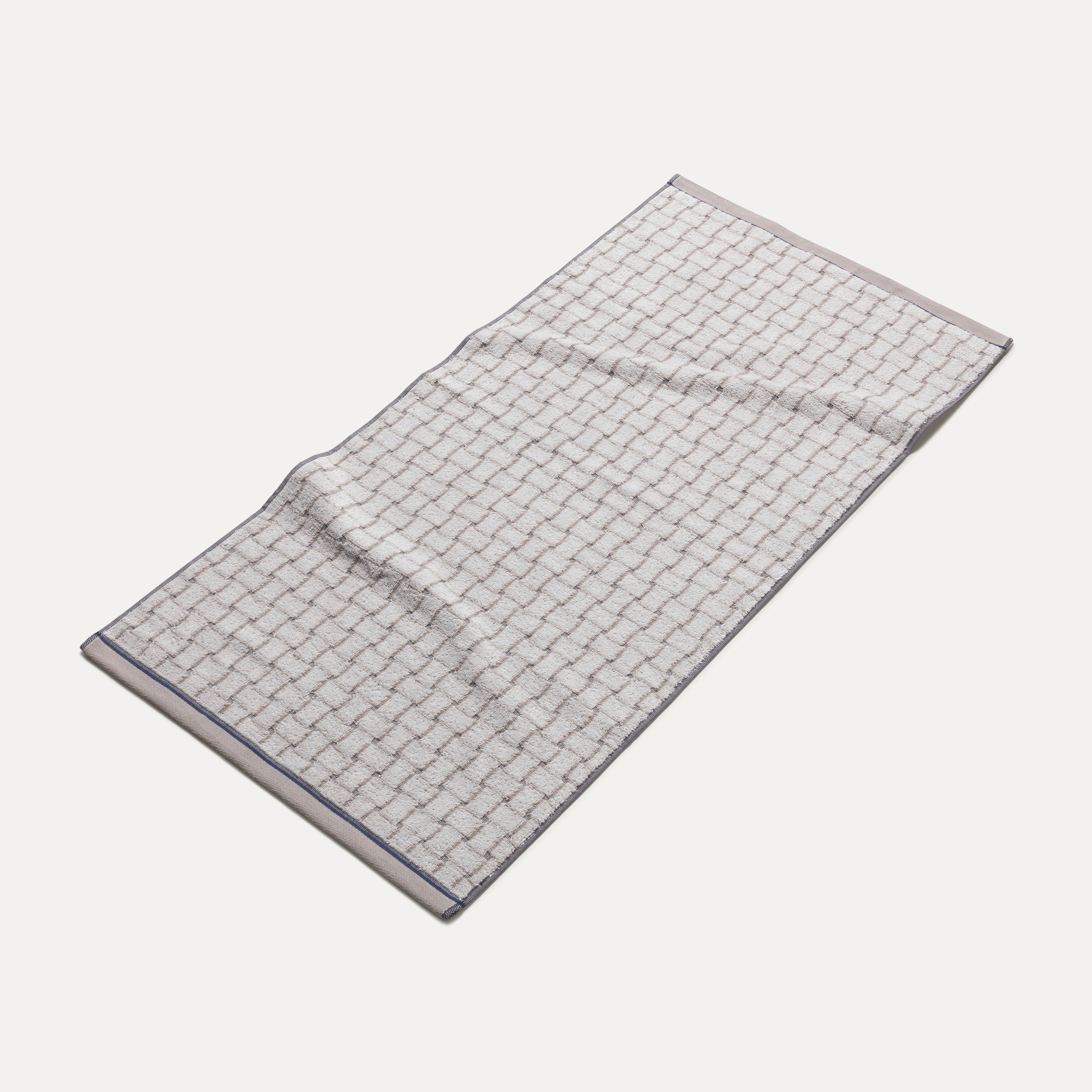 Badematte, Waschlappen?, towel?, bath mat, geometrisches Muster, Handtuch, Badetuch, Gittermuster, Baumwolle, Hellgrau