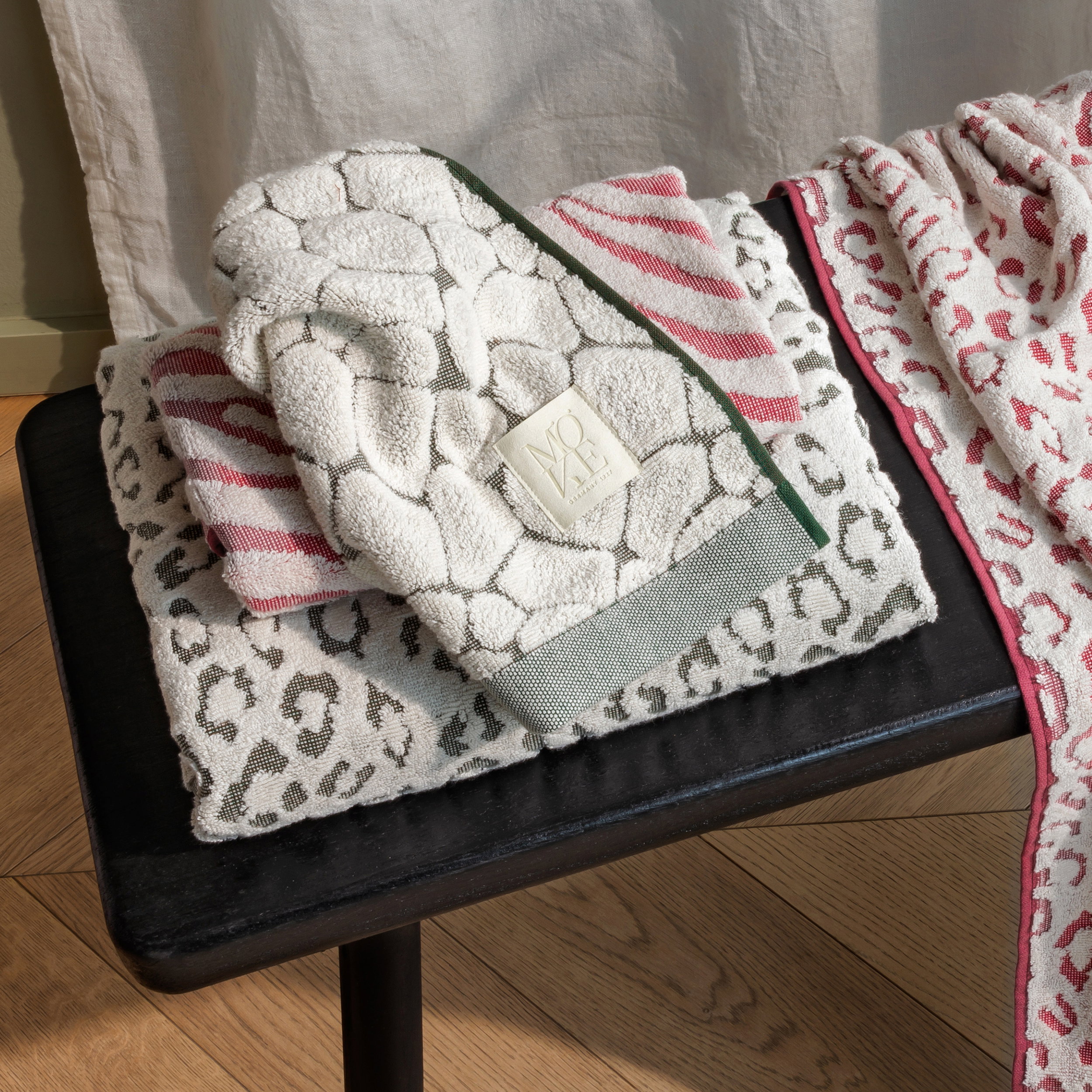 towels, handtuch, plush, geometrisch, grau, Handtuch, Badetuch, gemustertes Handtuch, texturiertes Handtuch, gewebtes Handtuch, handtuch, badetuch, textil, leopardenmuster, weißgrau, towels, towel set, bath towel, textile, patterned towel, towel, bath tow